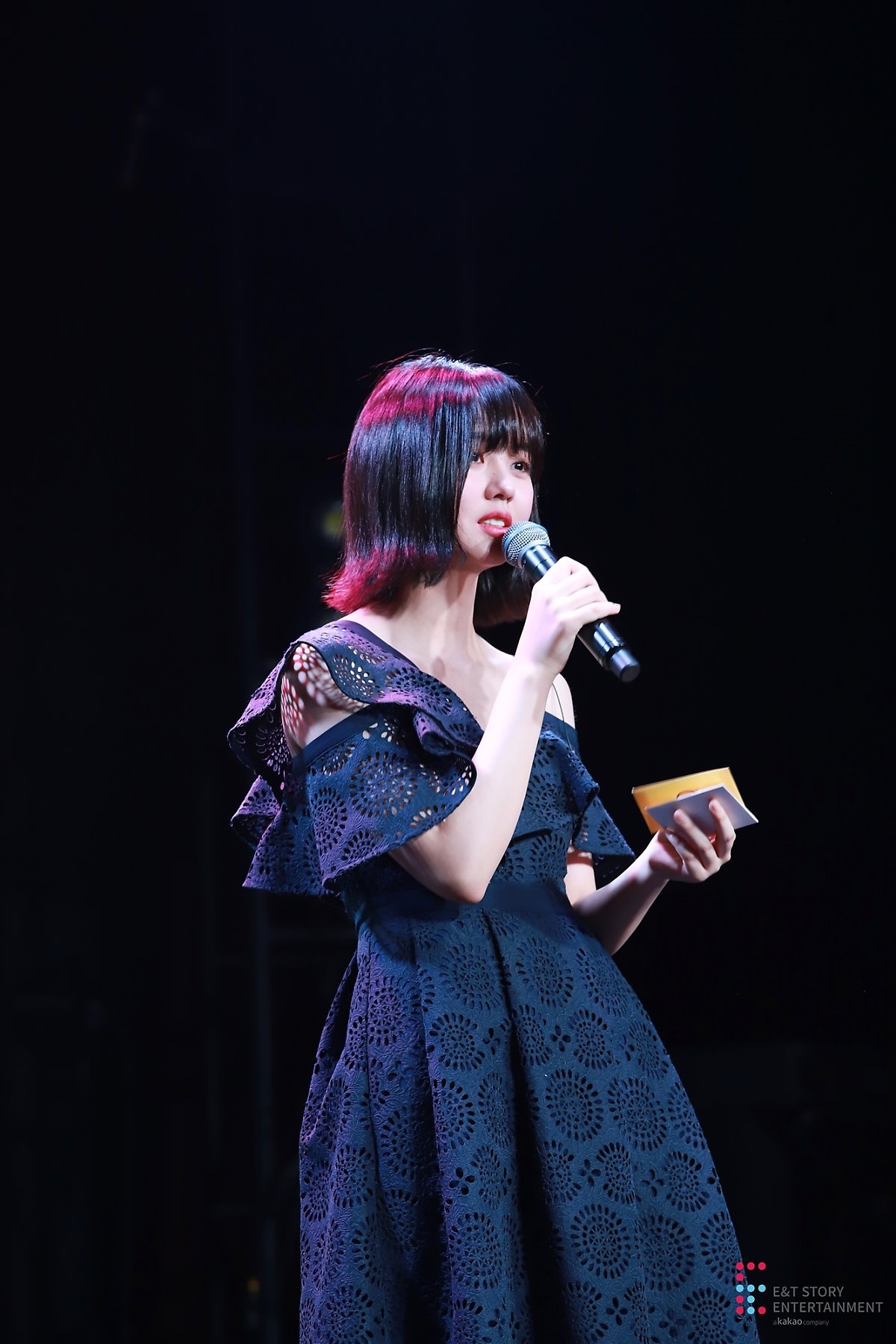 Loạt ảnh Kim So Hyun tóc ngắn trẻ trung trong fanmeeting sinh nhật
