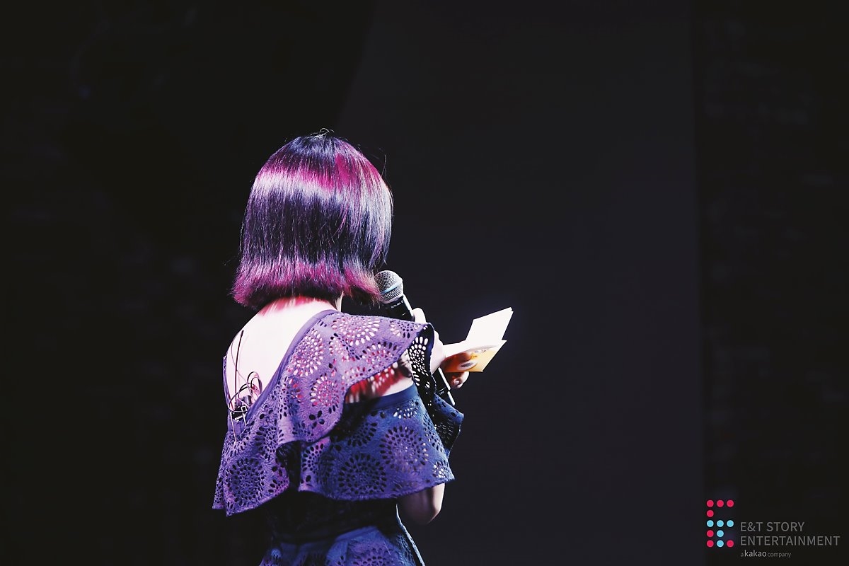 Loạt ảnh Kim So Hyun tóc ngắn trẻ trung trong fanmeeting sinh nhật