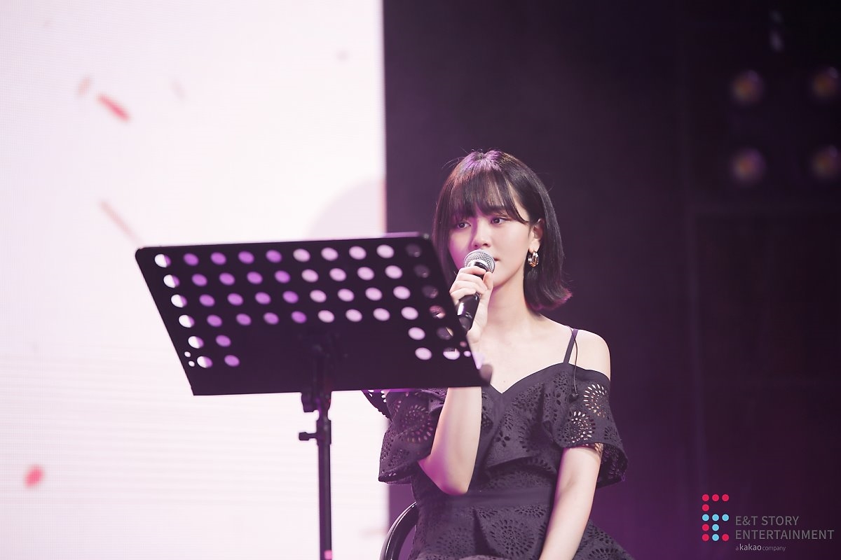Loạt ảnh Kim So Hyun tóc ngắn trẻ trung trong fanmeeting sinh nhật