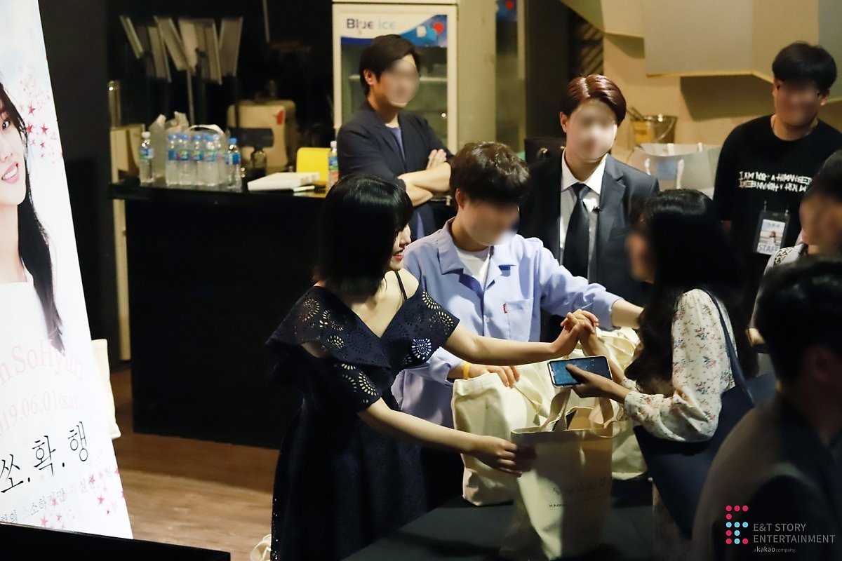 Loạt ảnh Kim So Hyun tóc ngắn trẻ trung trong fanmeeting sinh nhật