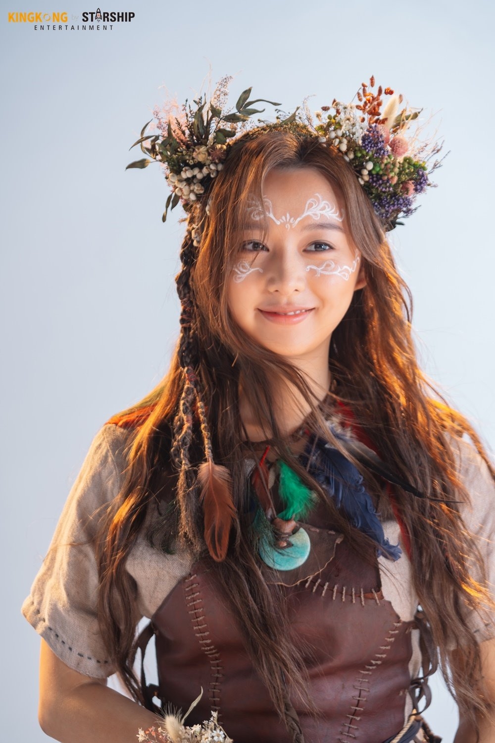 Kim Ji Won tung bộ ảnh hậu trường 'Biên niên sử Arthdal' đẹp mê ly
