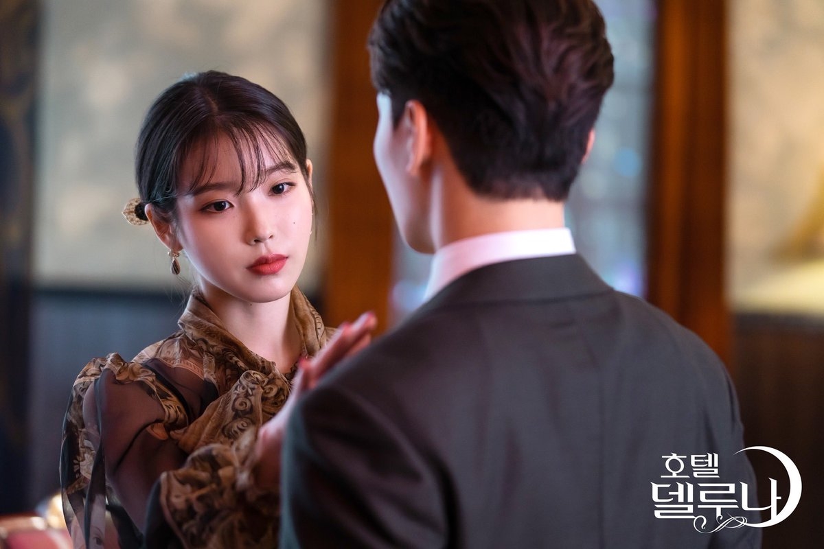 'Hotel Del Luna' tung ảnh tạo hình kiêu sa của IU gây chú ý