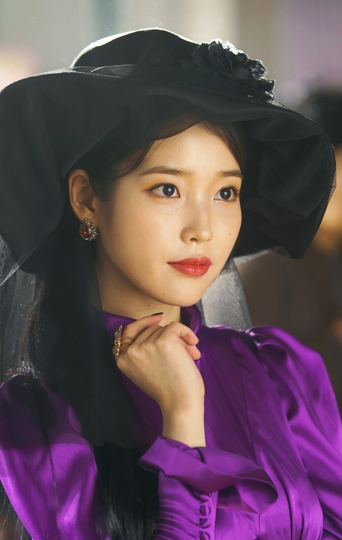 'Hotel Del Luna' tung ảnh tạo hình kiêu sa của IU gây chú ý