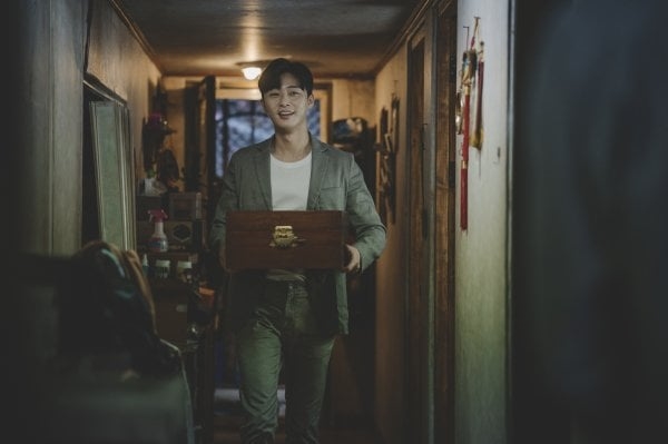 Park Seo Joon trở lại và lột xác hoàn toàn với những movie mới