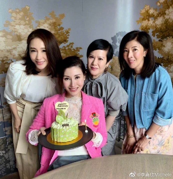 'Hoa hậu đẹp nhất Hồng Kông' Lý Gia Hân gây thương nhớ ở tuổi 49