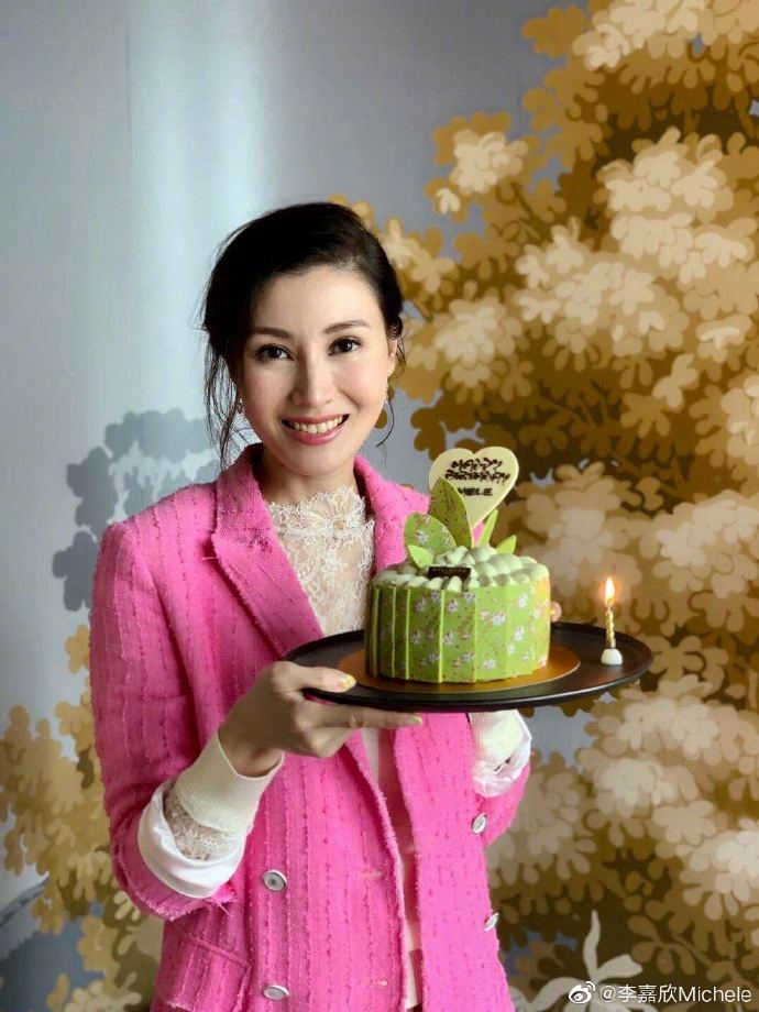 'Hoa hậu đẹp nhất Hồng Kông' Lý Gia Hân gây thương nhớ ở tuổi 49