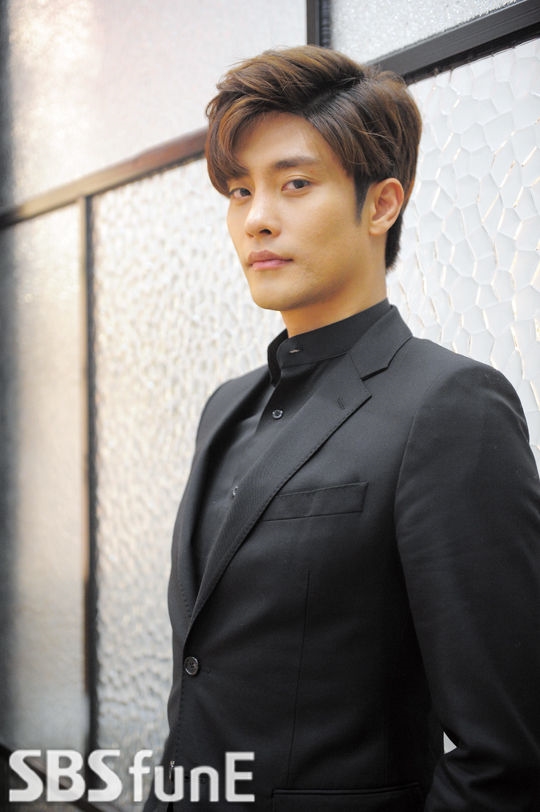 Sung Hoon lần đầu tiết lộ vì không thể ngừng đóng phim để trả nợ