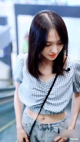 Trịnh Sảng hóa 'bánh bèo' điệu đà khoe vòng 2 vì bạn trai