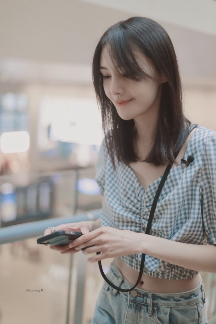 Trịnh Sảng hóa 'bánh bèo' điệu đà khoe vòng 2 vì bạn trai