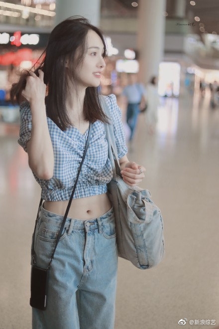Trịnh Sảng hóa 'bánh bèo' điệu đà khoe vòng 2 vì bạn trai