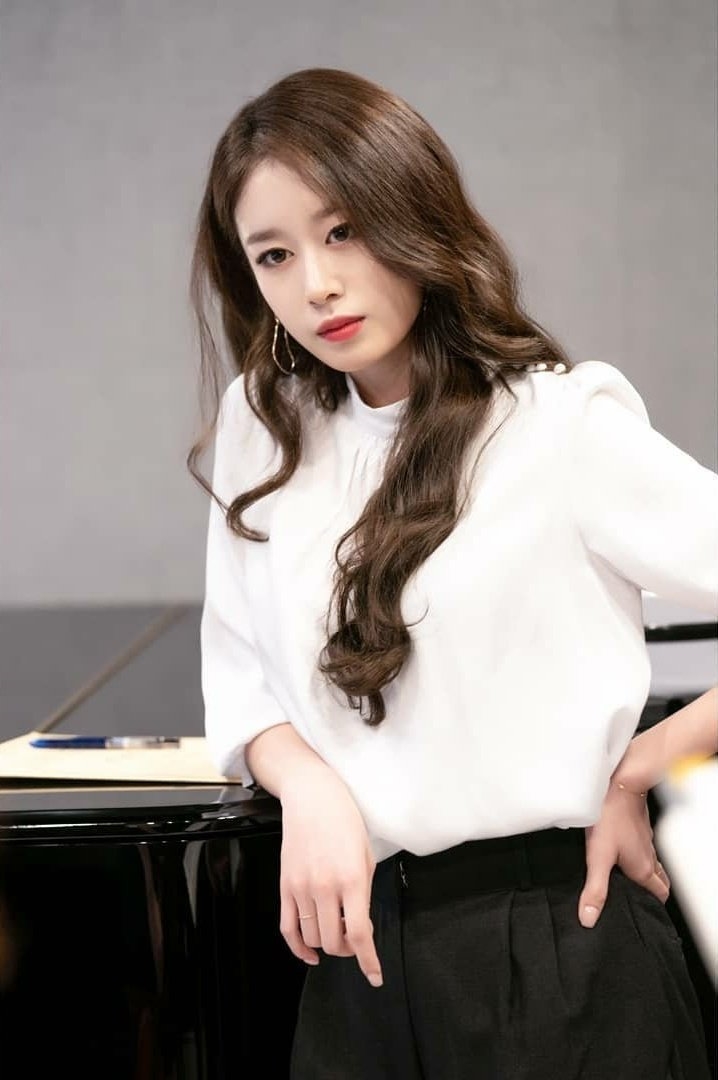 Ji Yeon và Song Jae Rim lộ tạo hình mới trong Let Me Hear Your Song