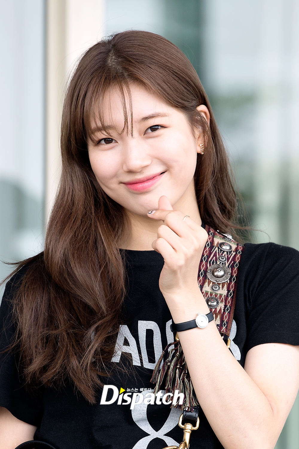 Suzy, Park Bo Gum, Lee Sung Kyung gây chú ý với thời trang sân bay
