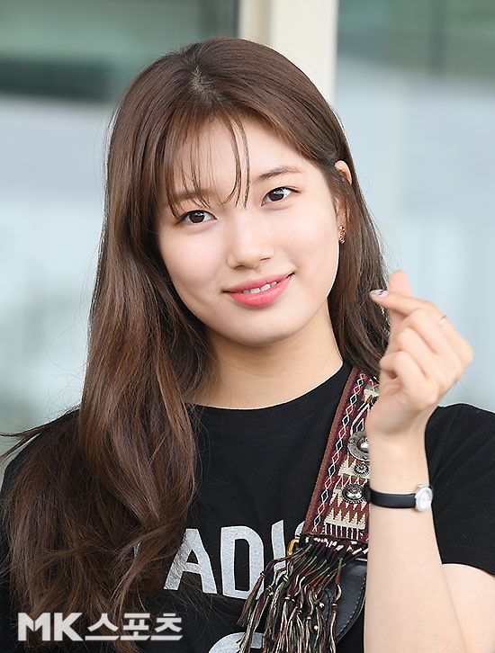 Suzy, Park Bo Gum, Lee Sung Kyung gây chú ý với thời trang sân bay
