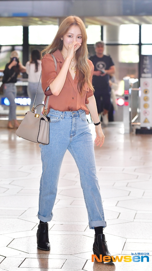 Suzy, Park Bo Gum, Lee Sung Kyung gây chú ý với thời trang sân bay