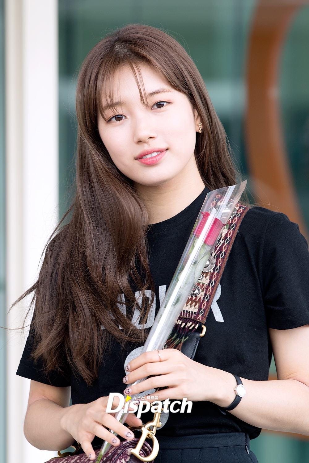 Suzy, Park Bo Gum, Lee Sung Kyung gây chú ý với thời trang sân bay