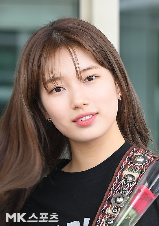 Suzy, Park Bo Gum, Lee Sung Kyung gây chú ý với thời trang sân bay