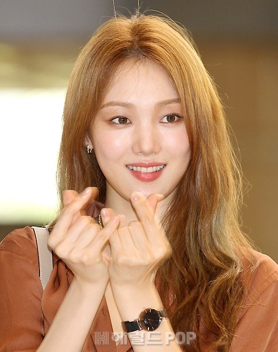 Suzy, Park Bo Gum, Lee Sung Kyung gây chú ý với thời trang sân bay