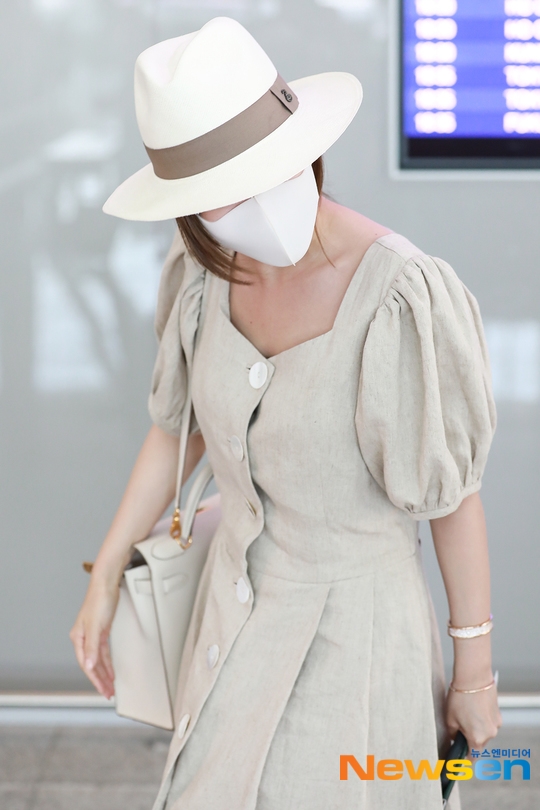 Park Min Young mặc trang phục thoải mái lặng lẽ đi du lịch một mình