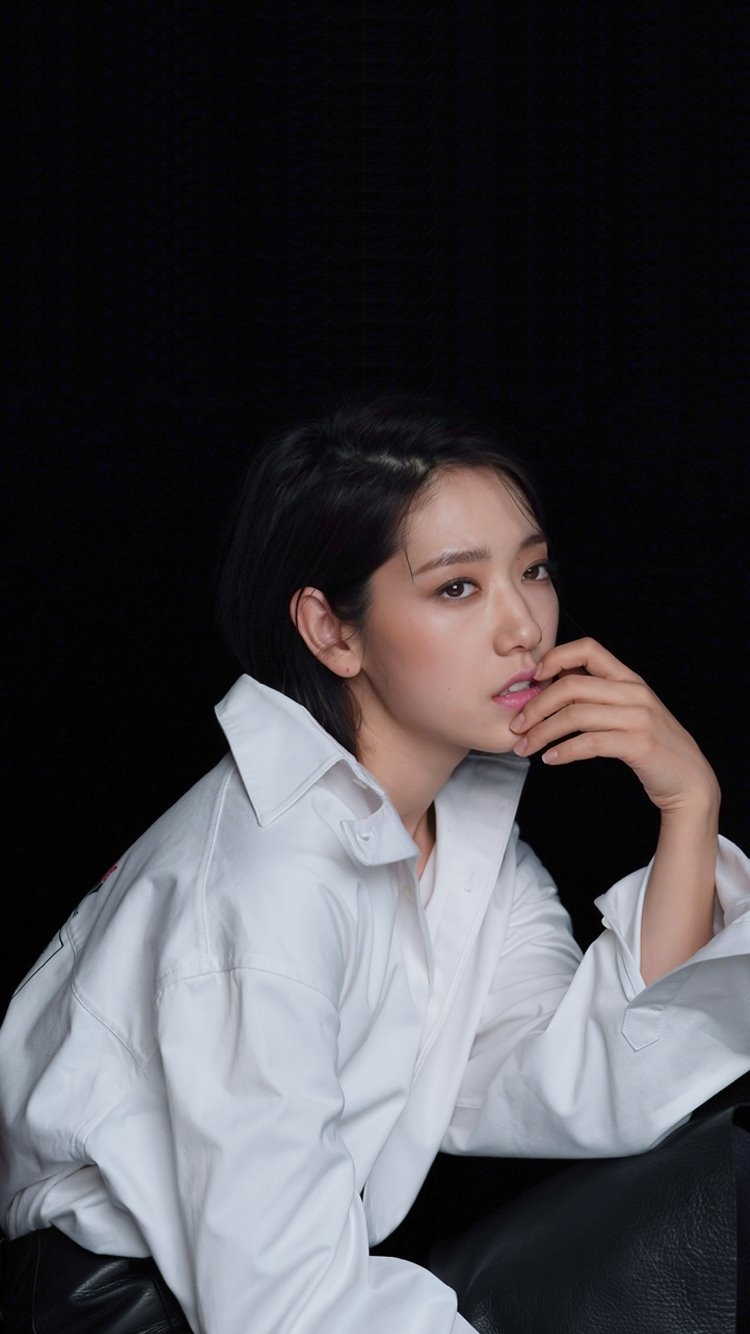 Park Shin Hye tung bộ ảnh mới chụp họa báo Trung Quốc đầy khí chất