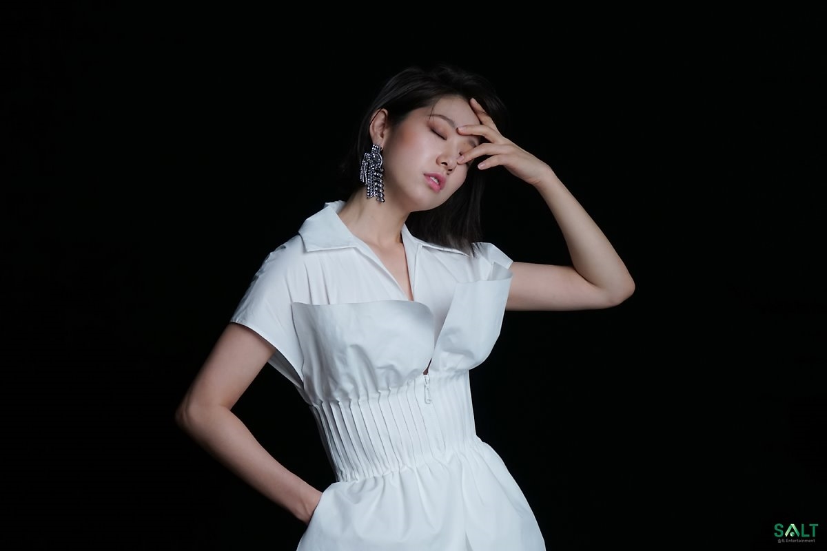 Park Shin Hye tung bộ ảnh mới chụp họa báo Trung Quốc đầy khí chất