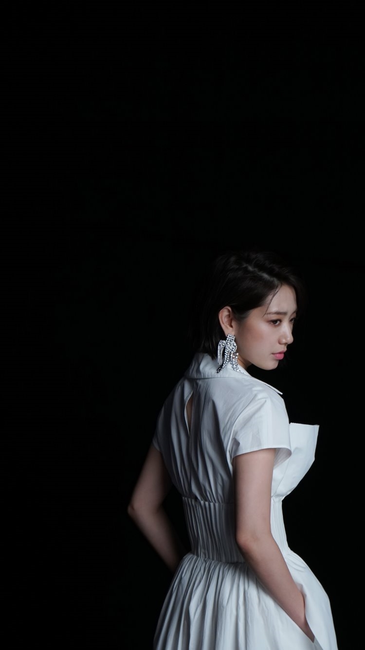 Park Shin Hye tung bộ ảnh mới chụp họa báo Trung Quốc đầy khí chất