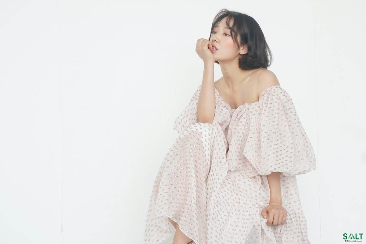 Park Shin Hye tung bộ ảnh mới chụp họa báo Trung Quốc đầy khí chất