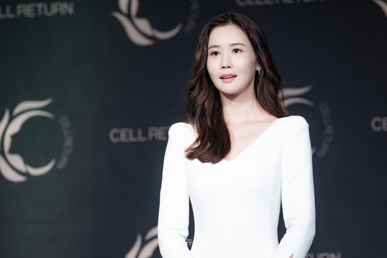 Lee Da Hae tái xuất trong sự kiện hậu tin đồn 'sửa sắc đẹp lần nữa'