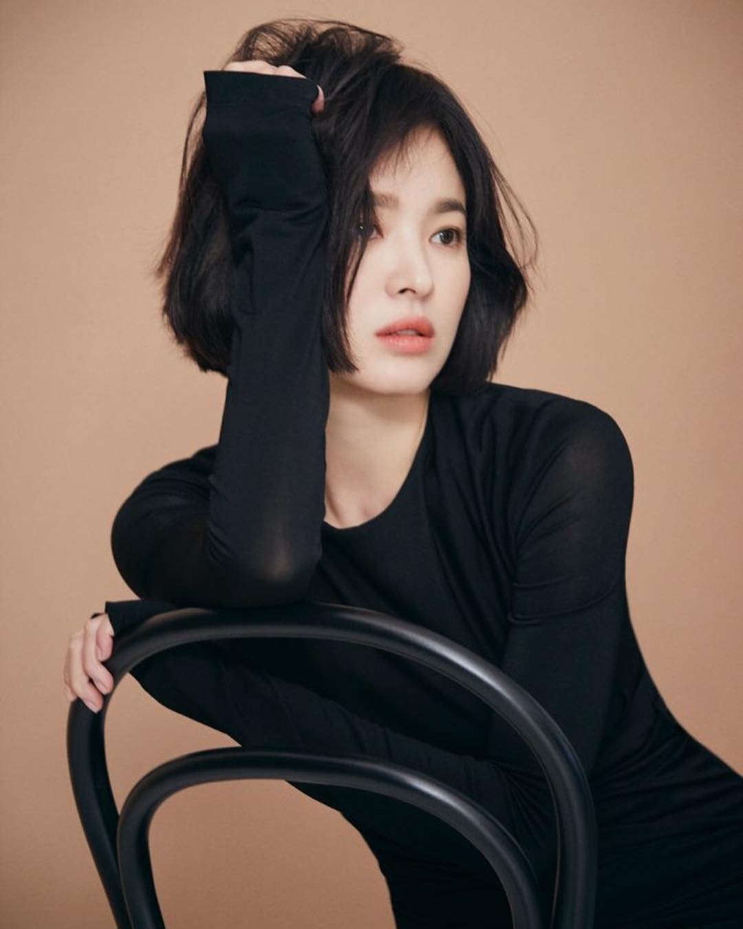 Song Hye Kyo bất ngờ gây sốt với ảnh mới xinh như búp bê