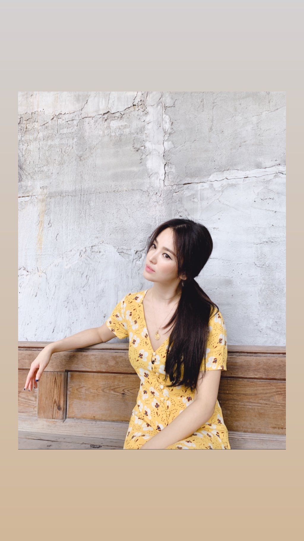 Song Hye Kyo bất ngờ gây sốt với ảnh mới xinh như búp bê