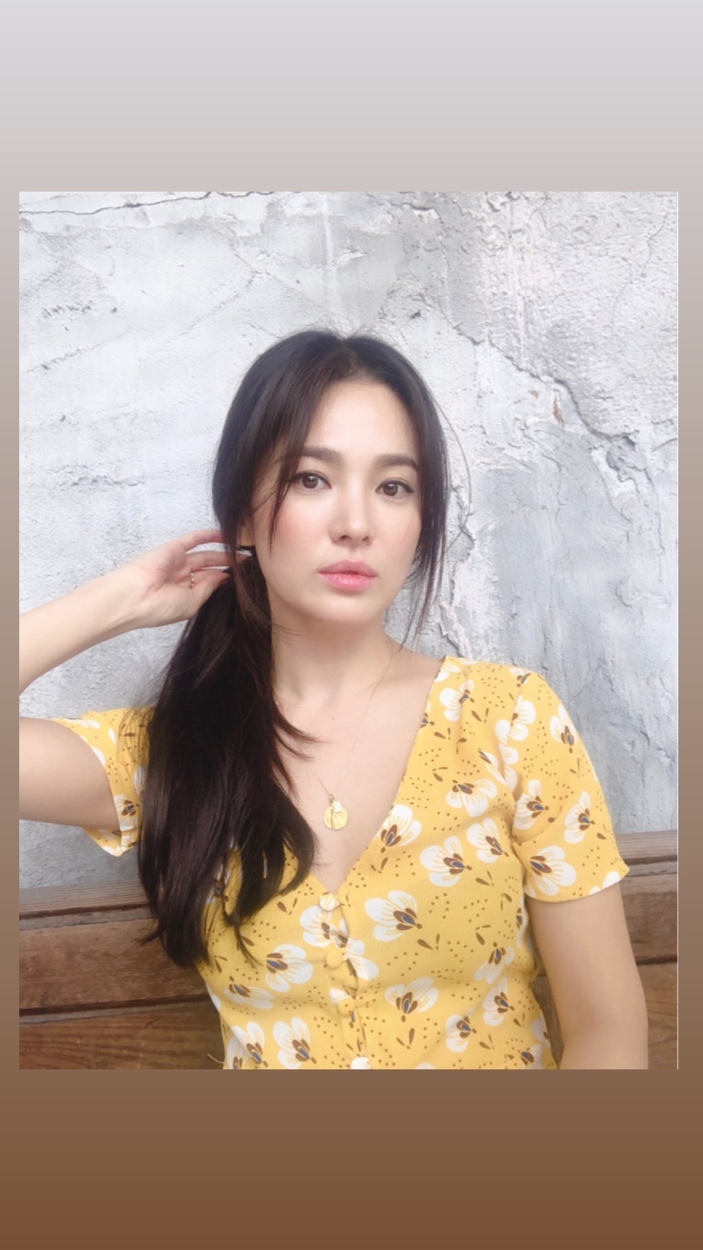 Song Hye Kyo bất ngờ gây sốt với ảnh mới xinh như búp bê