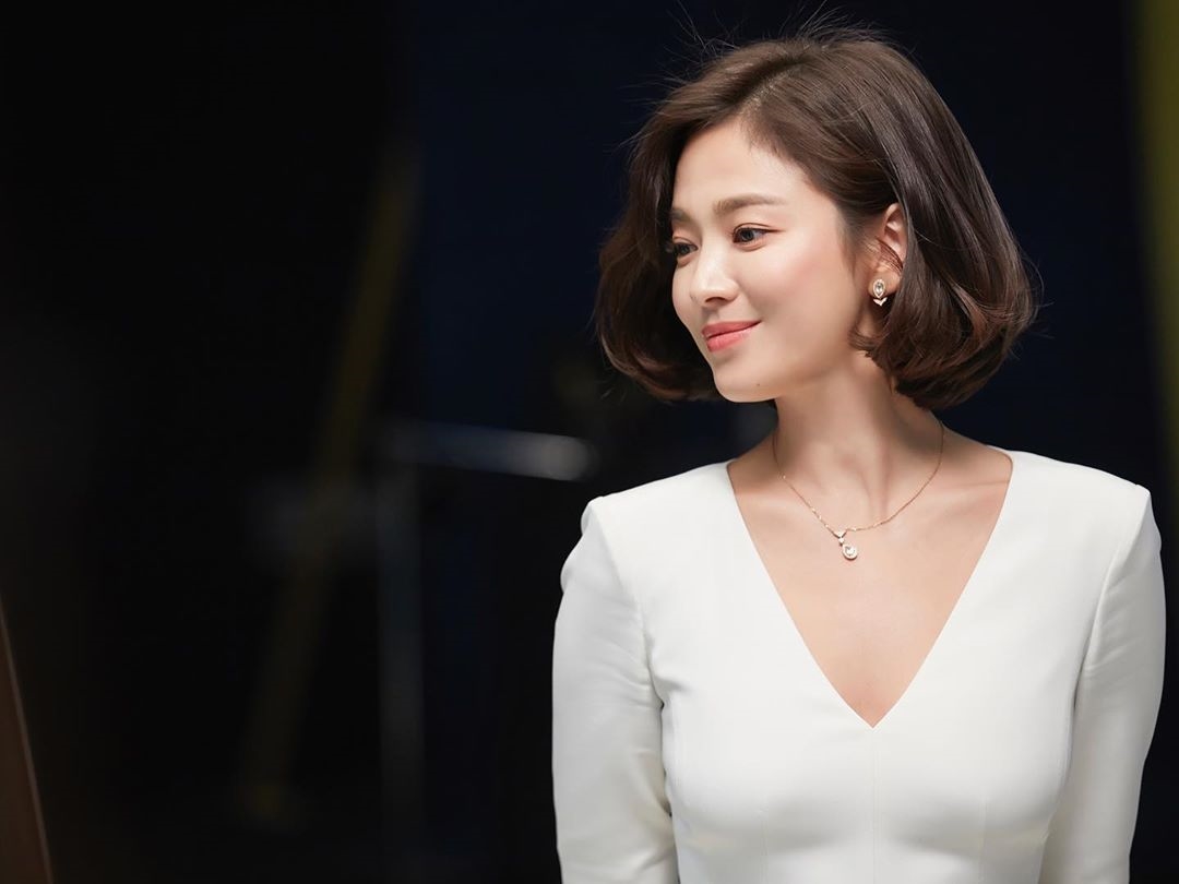 Song Hye Kyo bất ngờ gây sốt với ảnh mới xinh như búp bê