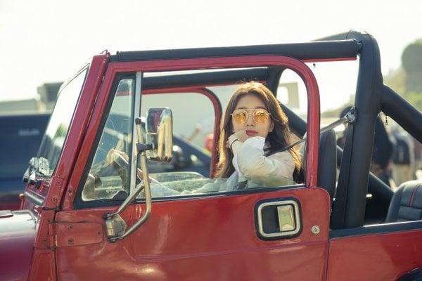 Suzy được mời tham gia movie mới đồng thời drama mới tung ảnh đẹp