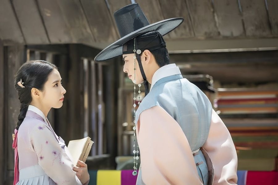 Shin Se Kyung và mỹ nam khoe sắc trên poster mới đẹp như truyện tranh