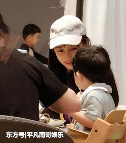 Huỳnh Hiểu Minh bất ngờ tuyên bố 'Anh cũng thích Baby' giữa bão ly hôn