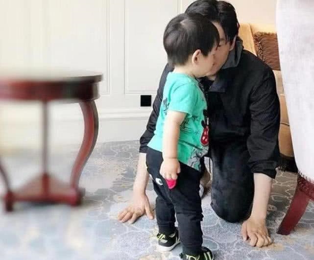 Rộ tin Trần Hiểu - Trần Nghiên Hy bất hòa, ôm con về nhà nội