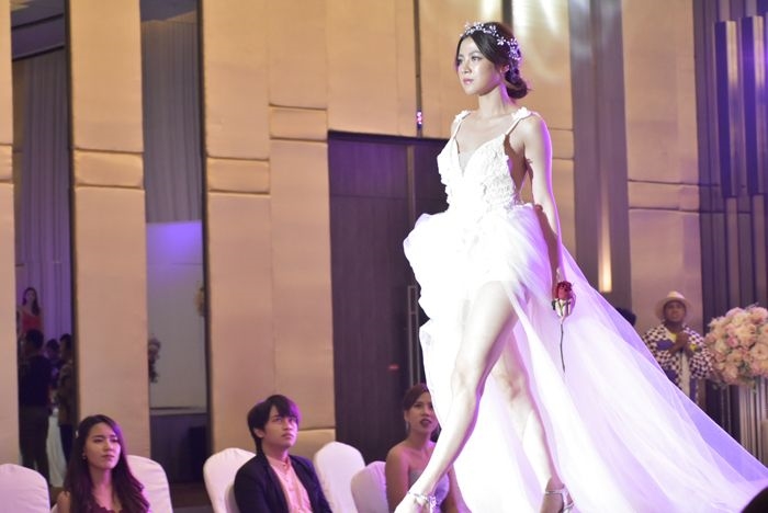 'Chiếc lá bay' Baifern Pimchanok khoe chân dài dáng chuẩn gây sốt