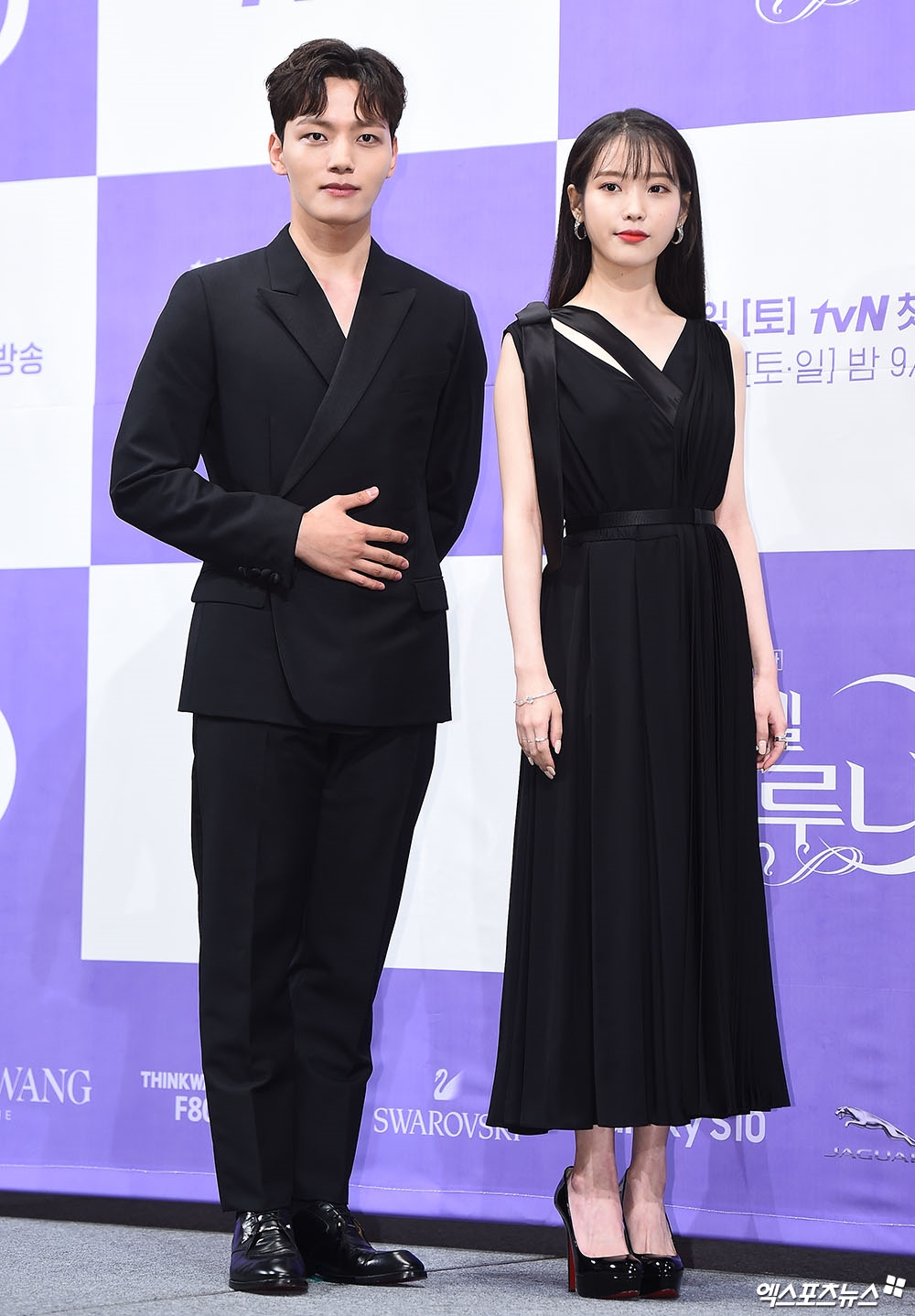 IU - Yeo Jin Goo xứng đôi tại họp báo drama mới “Hotel Del Luna”
