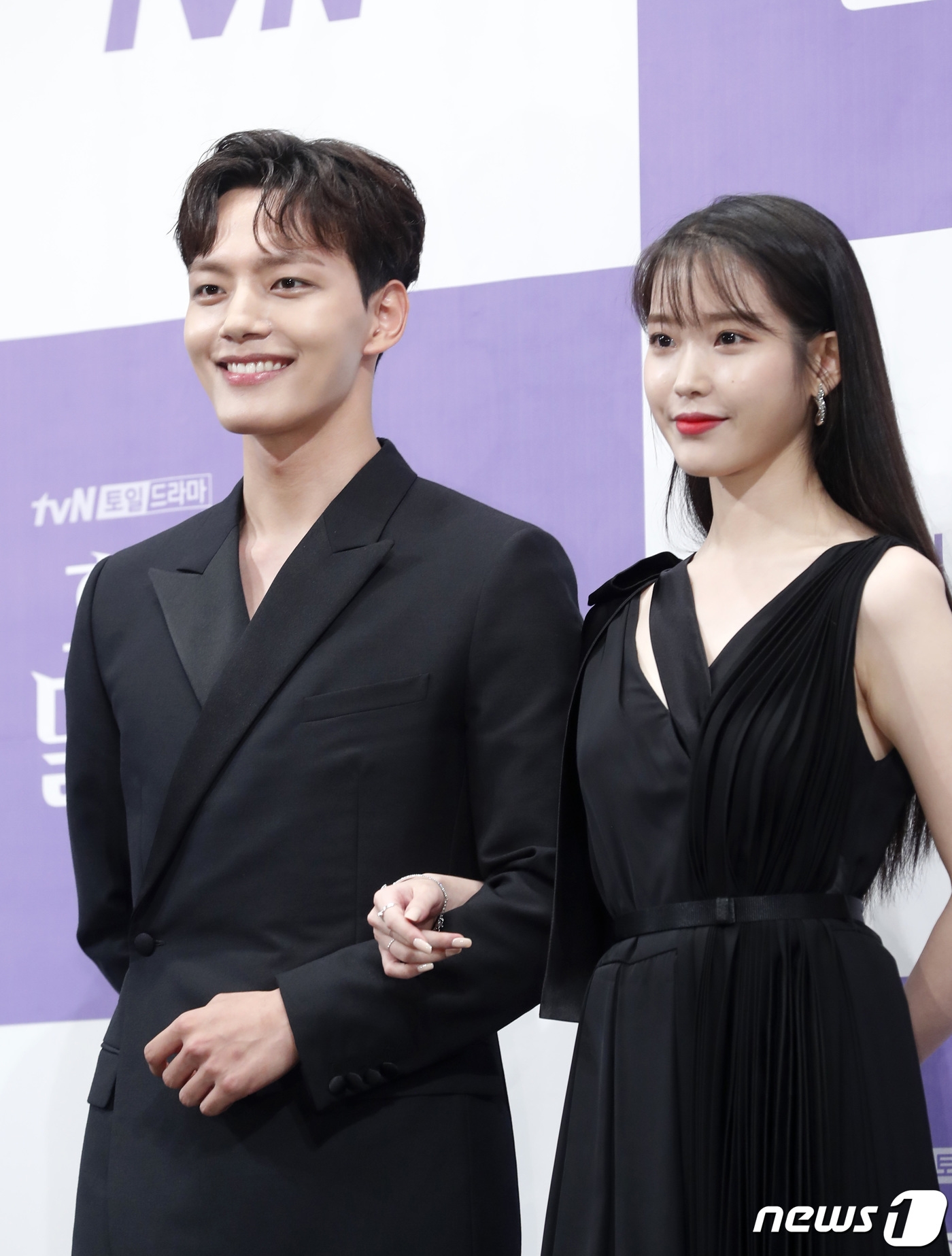 IU - Yeo Jin Goo xứng đôi tại họp báo drama mới “Hotel Del Luna”