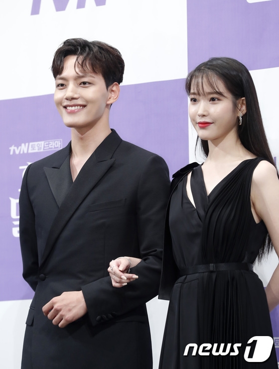 IU - Yeo Jin Goo xứng đôi tại họp báo drama mới “Hotel Del Luna”