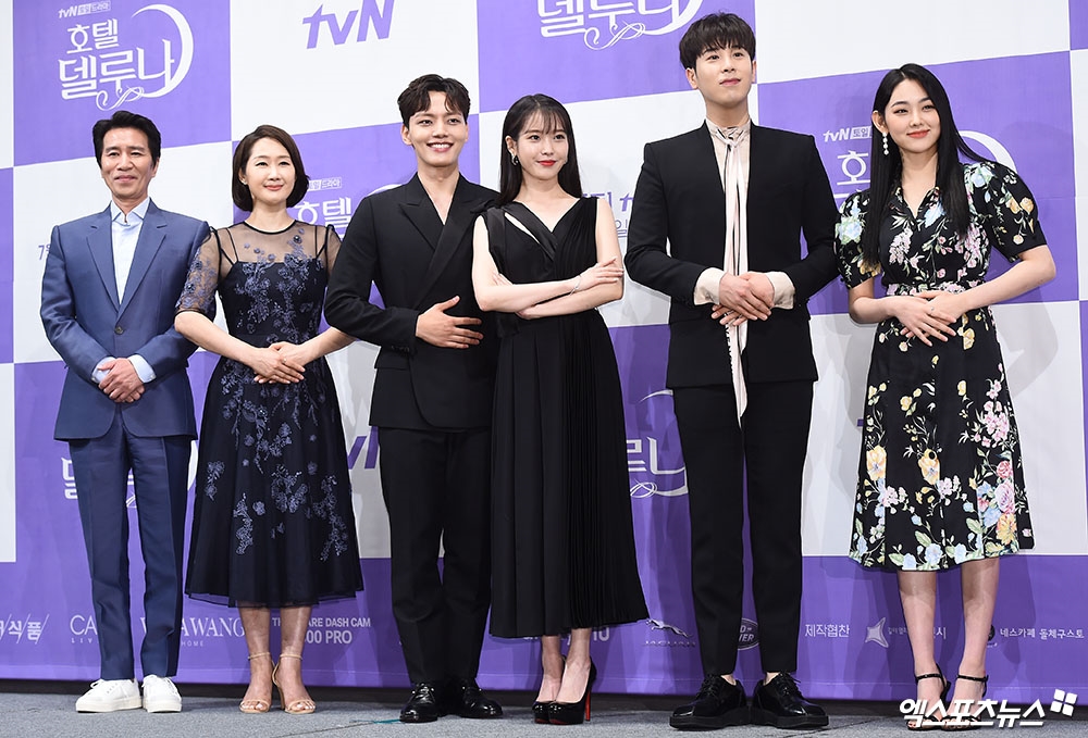 IU - Yeo Jin Goo xứng đôi tại họp báo drama mới “Hotel Del Luna”