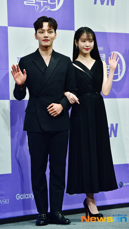 IU - Yeo Jin Goo xứng đôi tại họp báo drama mới “Hotel Del Luna”
