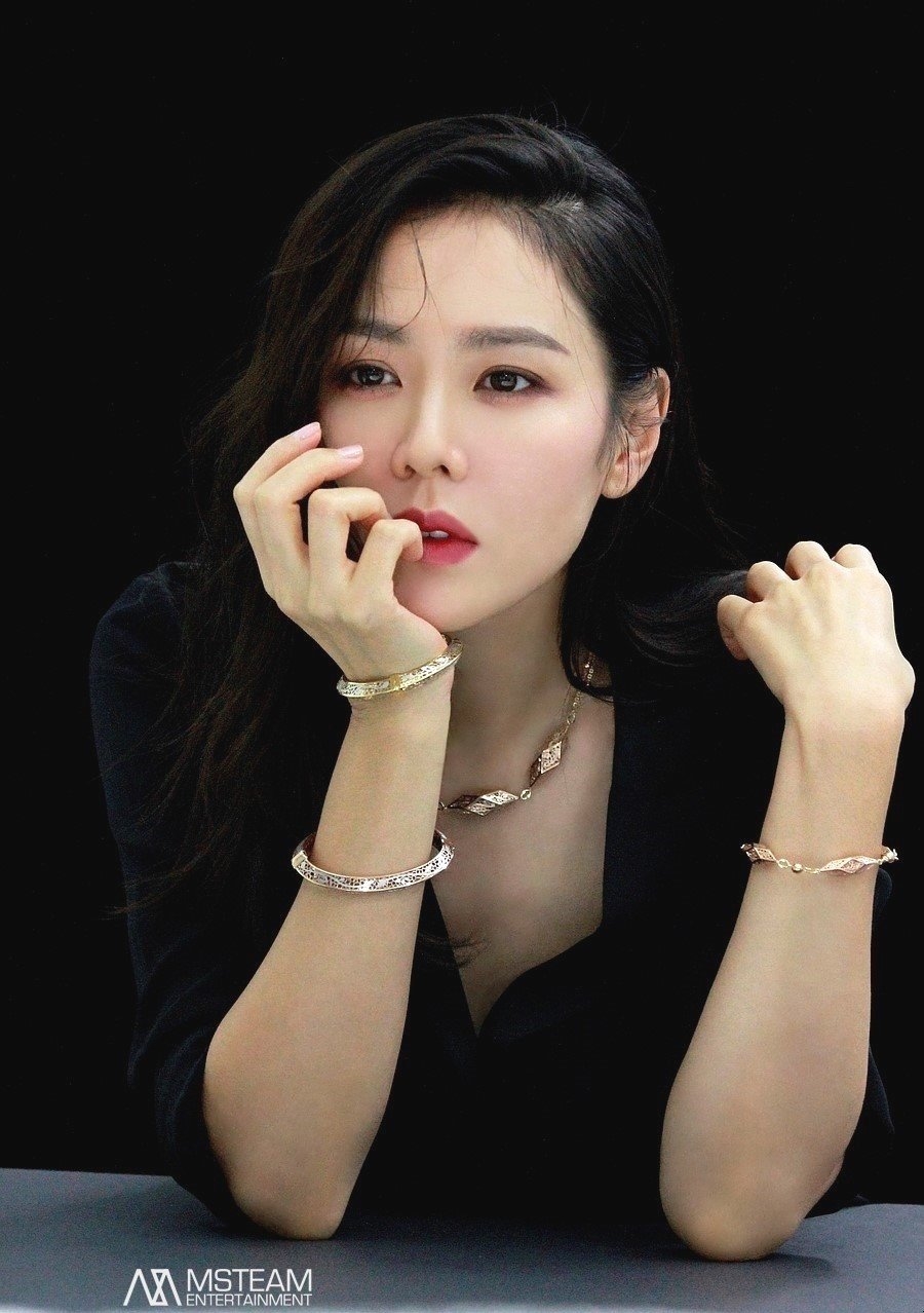 Son Ye Jin tung bộ ảnh mới đẹp mê hồn trước khi trở lại với drama mới