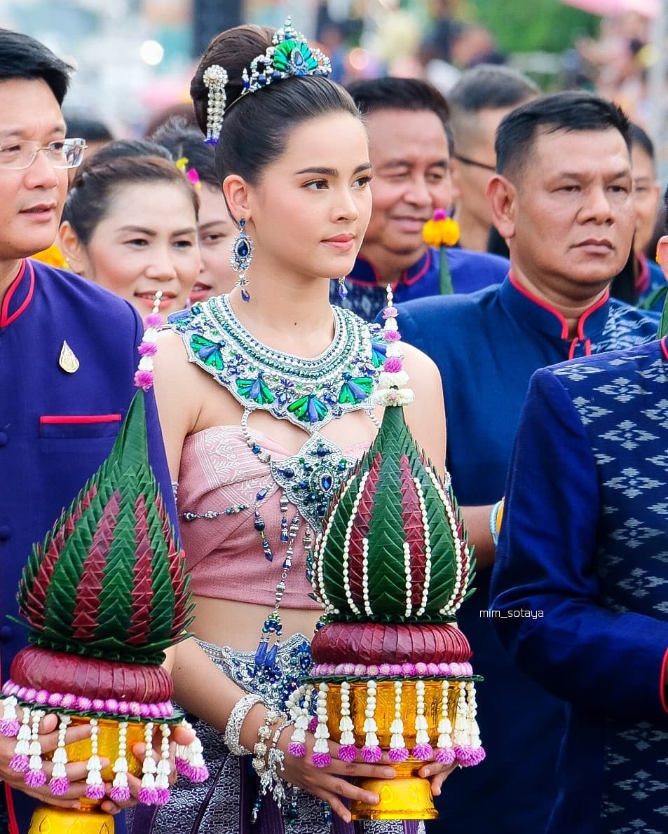 Yaya Urassaya nhận cát xê khủng khi làm khách mời cho lễ hội