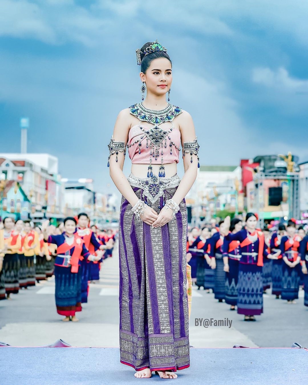 Yaya Urassaya nhận cát xê khủng khi làm khách mời cho lễ hội
