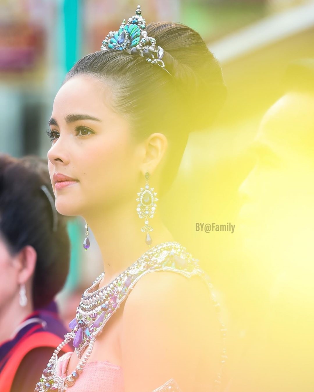 Yaya Urassaya nhận cát xê khủng khi làm khách mời cho lễ hội