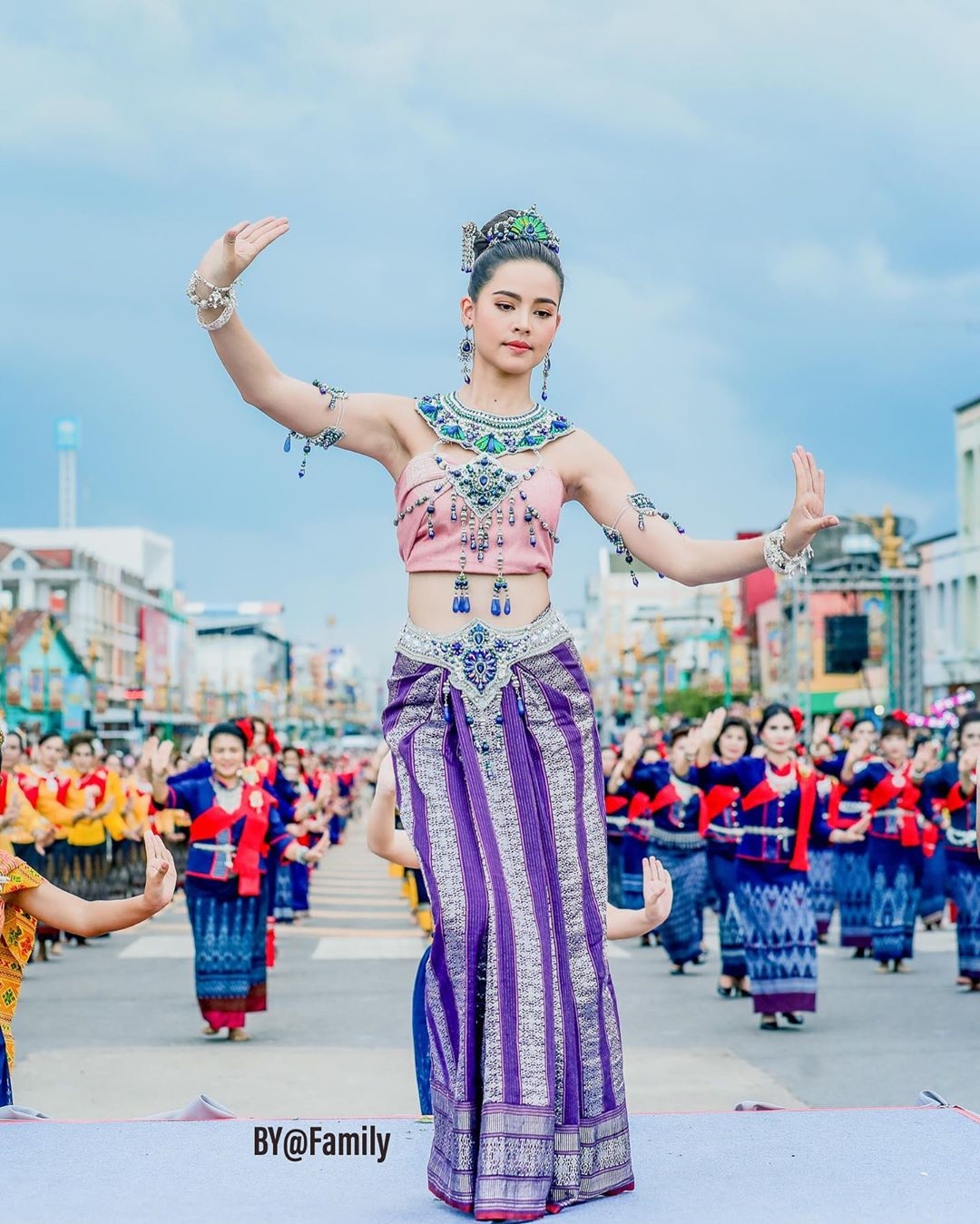 Yaya Urassaya nhận cát xê khủng khi làm khách mời cho lễ hội