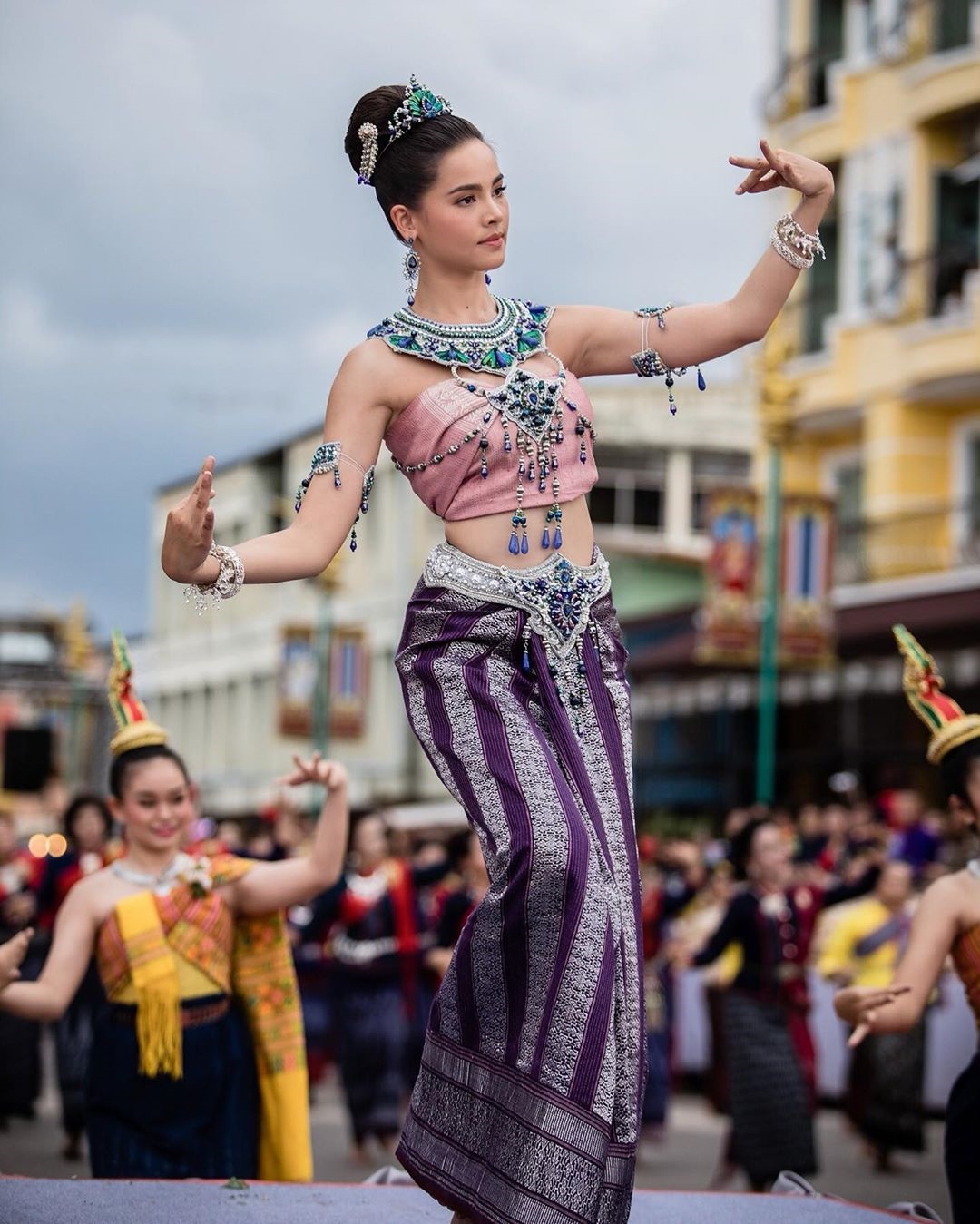 Yaya Urassaya nhận cát xê khủng khi làm khách mời cho lễ hội
