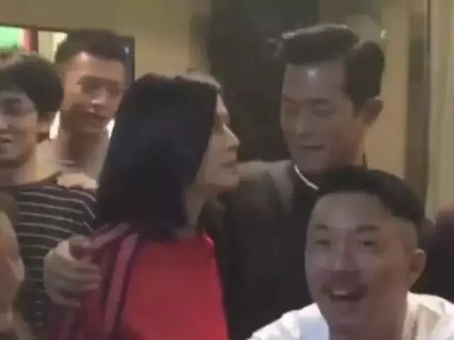 Fan xôn xao vì Cổ Thiên Lạc và Tuyên Huyên sẽ kết hôn trong năm nay