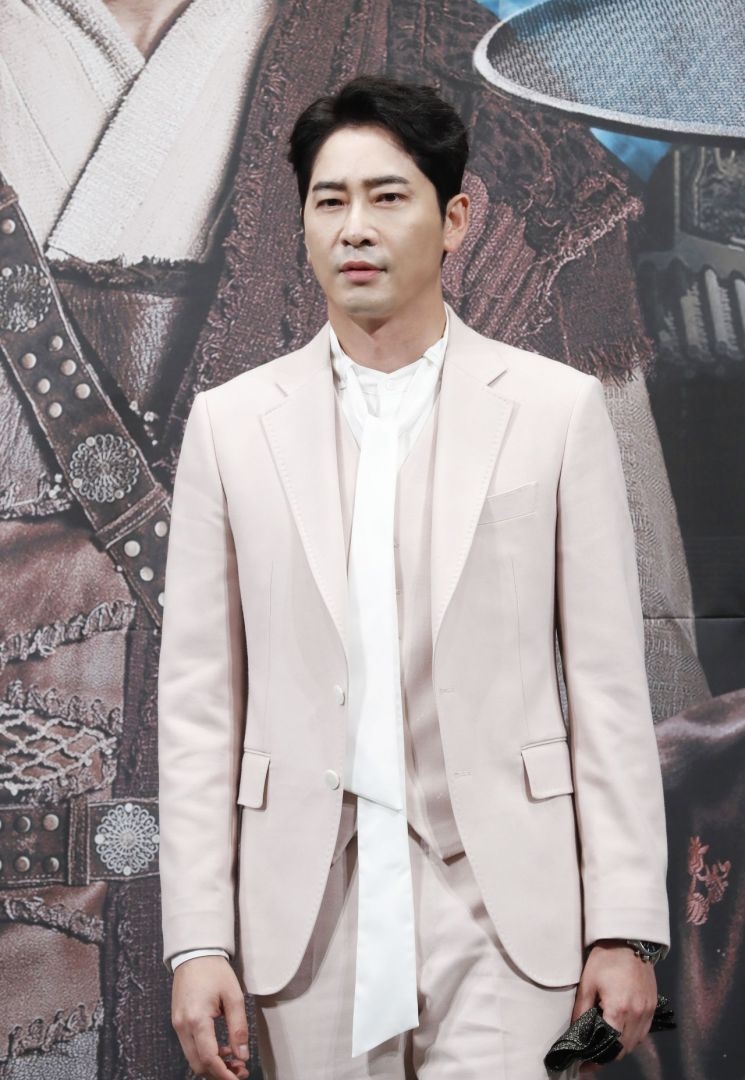 Kang Ji Hwan đứng trước nguy cơ bị tạm giam điều tra quấy rối