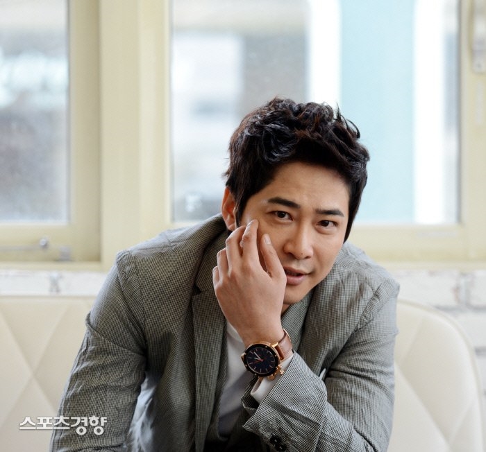 Kang Ji Hwan đứng trước nguy cơ bị tạm giam điều tra quấy rối